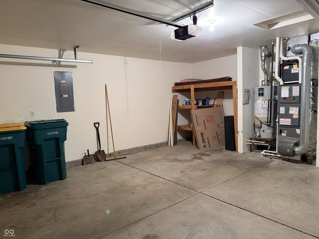 1049 Bumblebee Way, Greenfield, IN 46140