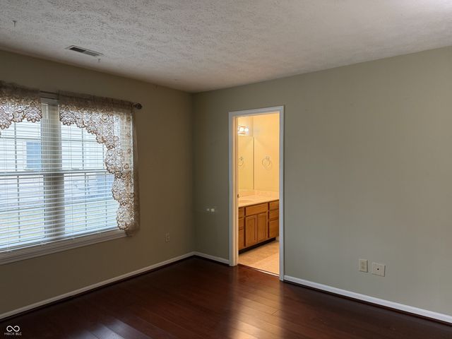 1049 Bumblebee Way, Greenfield, IN 46140