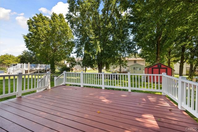 122 Smokey Hollow Rd, Lysander, NY 13027