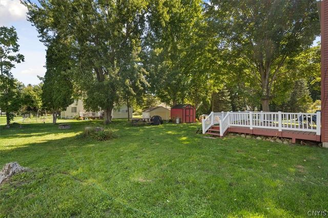122 Smokey Hollow Rd, Lysander, NY 13027