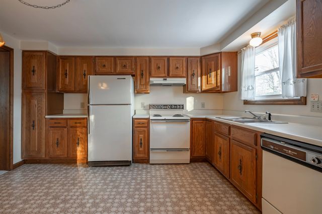 4 Brookside Terrace, Nashua, NH 03060