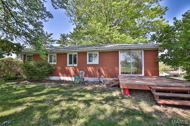 732 E Lake Drive, Edwardsville, IL 62025