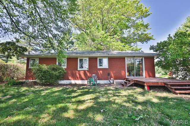732 E Lake Drive, Edwardsville, IL 62025