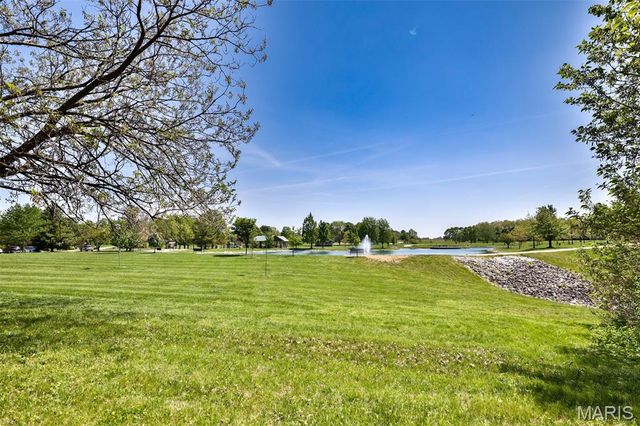 732 E Lake Drive, Edwardsville, IL 62025