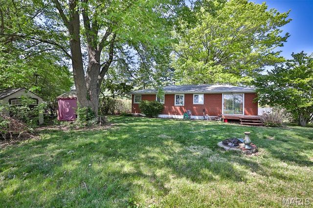 732 E Lake Drive, Edwardsville, IL 62025