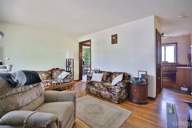 732 E Lake Drive, Edwardsville, IL 62025