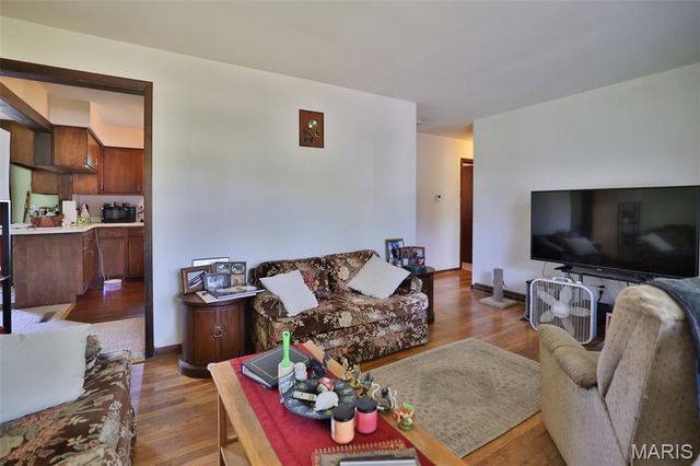 732 E Lake Drive, Edwardsville, IL 62025