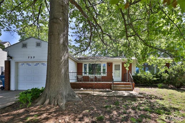732 E Lake Drive, Edwardsville, IL 62025