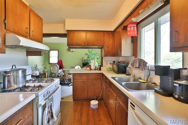 732 E Lake Drive, Edwardsville, IL 62025