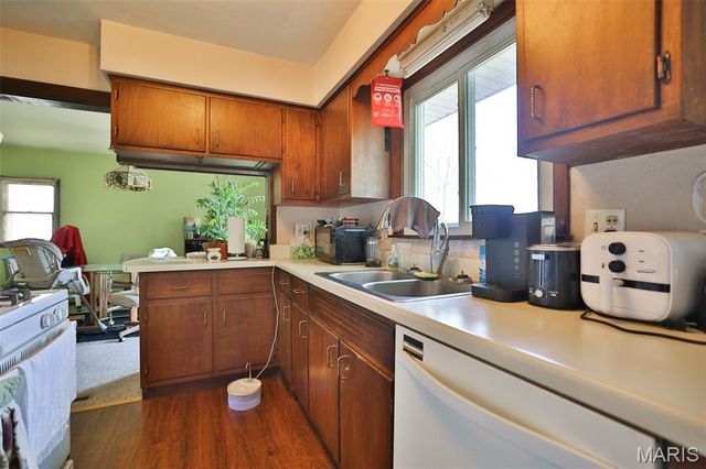 732 E Lake Drive, Edwardsville, IL 62025