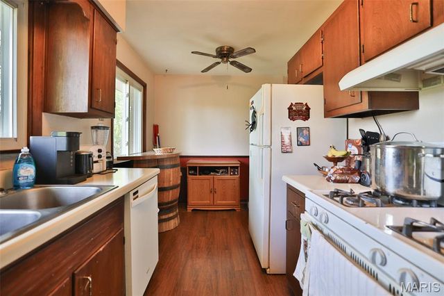 732 E Lake Drive, Edwardsville, IL 62025