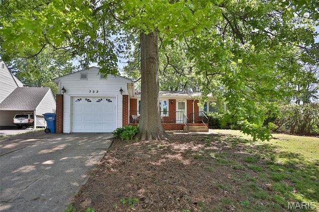 732 E Lake Drive, Edwardsville, IL 62025