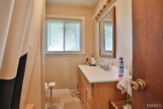 732 E Lake Drive, Edwardsville, IL 62025