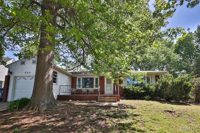 732 E Lake Drive, Edwardsville, IL 62025