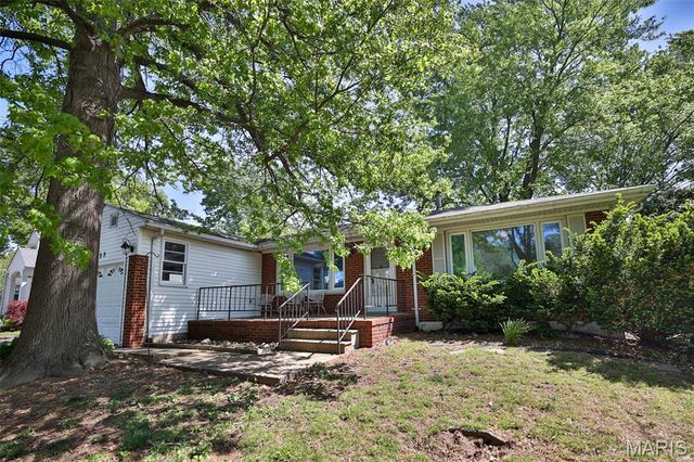 732 E Lake Drive, Edwardsville, IL 62025