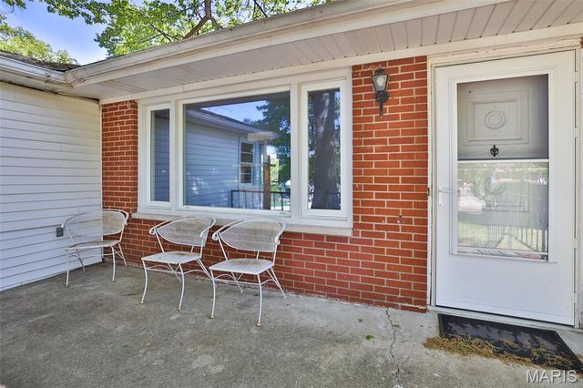732 E Lake Drive, Edwardsville, IL 62025