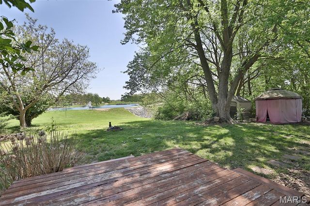 732 E Lake Drive, Edwardsville, IL 62025