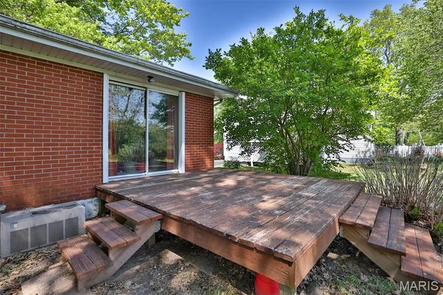 732 E Lake Drive, Edwardsville, IL 62025