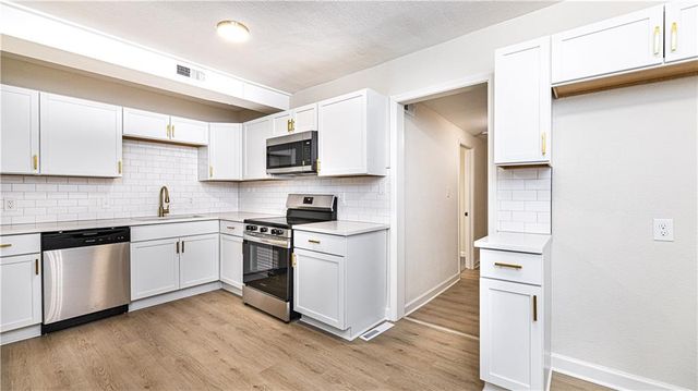 4000 Oakley Avenue, Kansas City, MO 64130