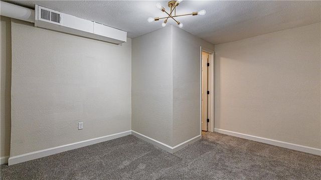 4000 Oakley Avenue, Kansas City, MO 64130