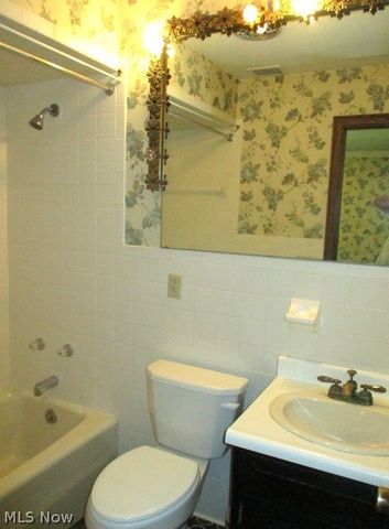 3916 Fairway Drive, Canfield, OH 44406