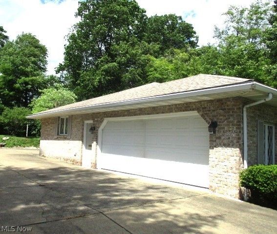 3916 Fairway Drive, Canfield, OH 44406
