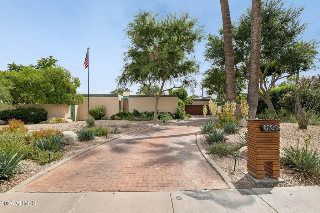 8709 N 11Th Avenue, Phoenix, AZ 85021