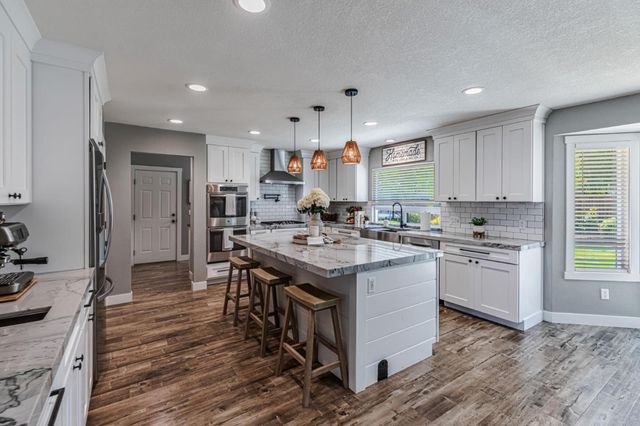 640 S Ridgemark Drive, Hollister, CA 95023