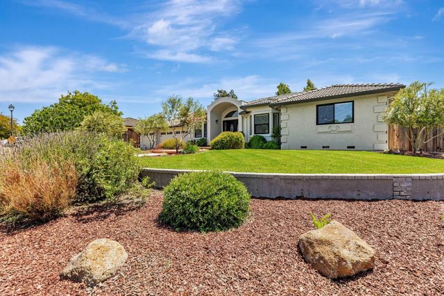 640 S Ridgemark Drive, Hollister, CA 95023
