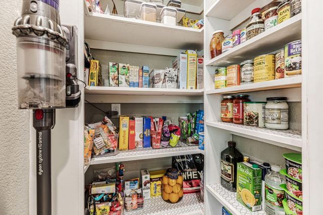 640 S Ridgemark Drive, Hollister, CA 95023