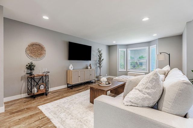 640 S Ridgemark Drive, Hollister, CA 95023