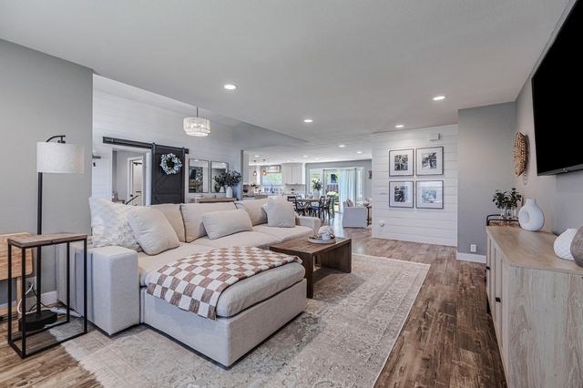 640 S Ridgemark Drive, Hollister, CA 95023