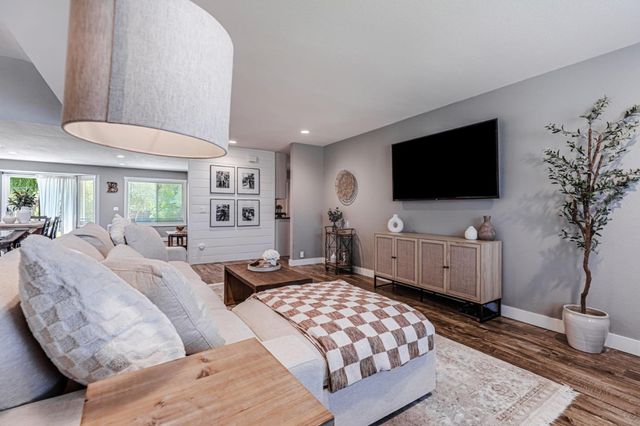 640 S Ridgemark Drive, Hollister, CA 95023