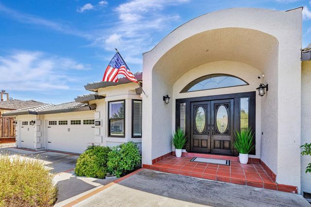 640 S Ridgemark Drive, Hollister, CA 95023