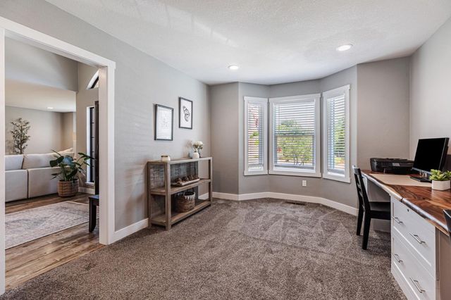 640 S Ridgemark Drive, Hollister, CA 95023