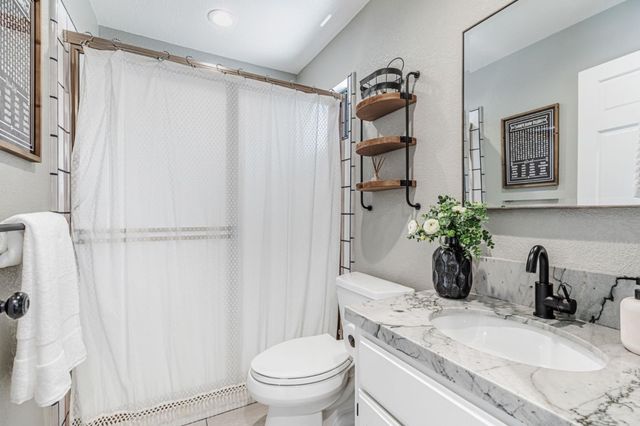 640 S Ridgemark Drive, Hollister, CA 95023