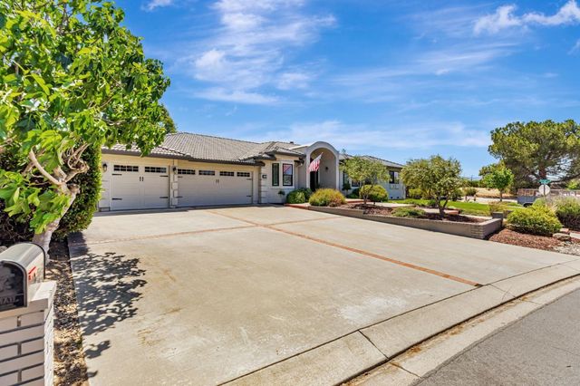 640 S Ridgemark Drive, Hollister, CA 95023