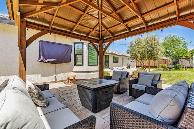 640 S Ridgemark Drive, Hollister, CA 95023