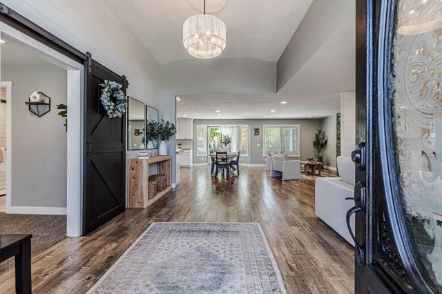 640 S Ridgemark Drive, Hollister, CA 95023