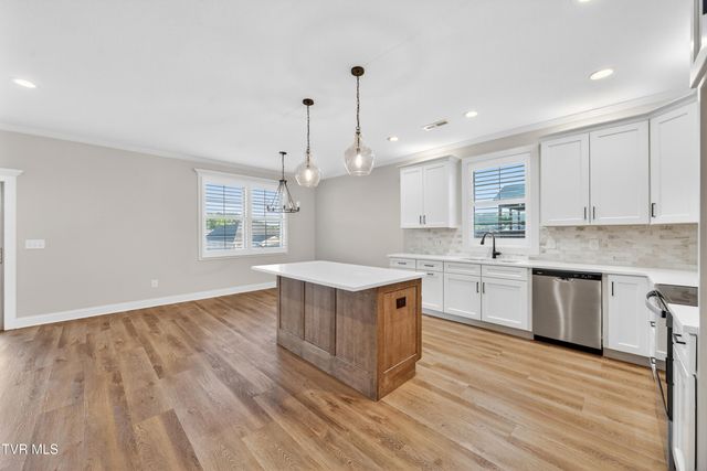 2064 Presley Crossing, Jonesborough, TN 37659