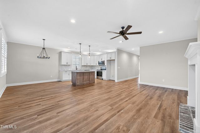 2064 Presley Crossing, Jonesborough, TN 37659