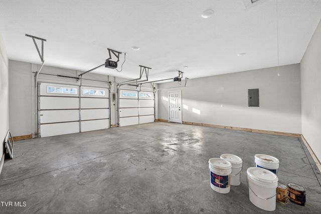 2064 Presley Crossing, Jonesborough, TN 37659