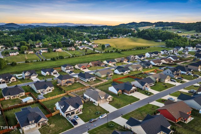 2064 Presley Crossing, Jonesborough, TN 37659
