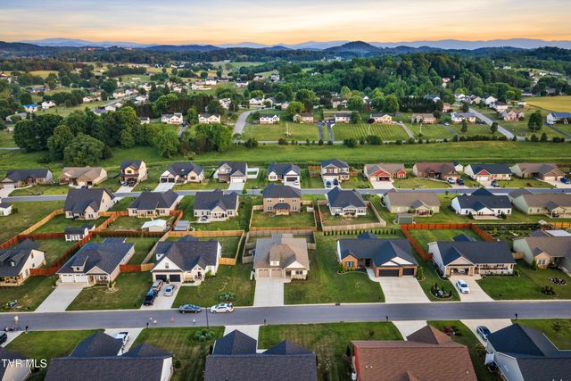 2064 Presley Crossing, Jonesborough, TN 37659