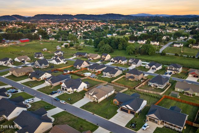 2064 Presley Crossing, Jonesborough, TN 37659