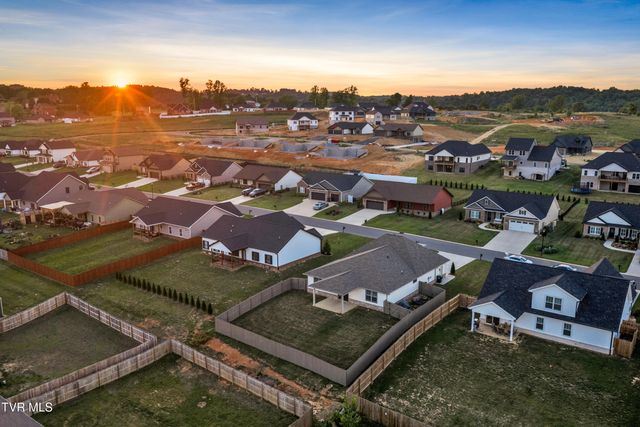 2064 Presley Crossing, Jonesborough, TN 37659
