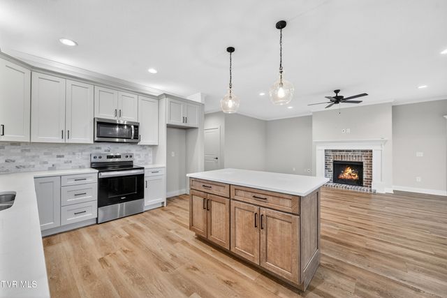 2064 Presley Crossing, Jonesborough, TN 37659