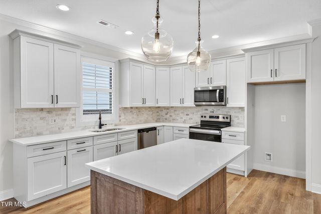 2064 Presley Crossing, Jonesborough, TN 37659