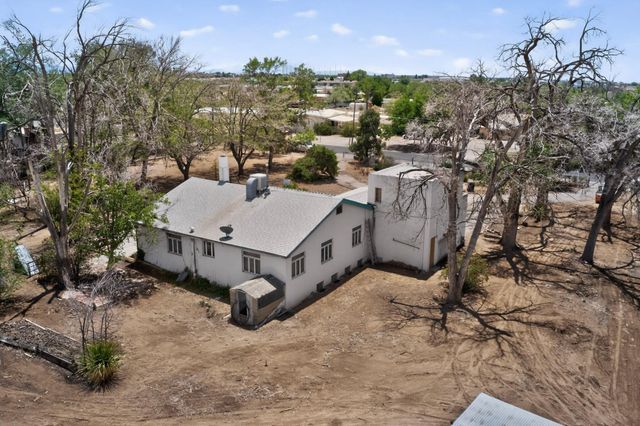 631 Vineyard Road NE, Albuquerque, NM 87113