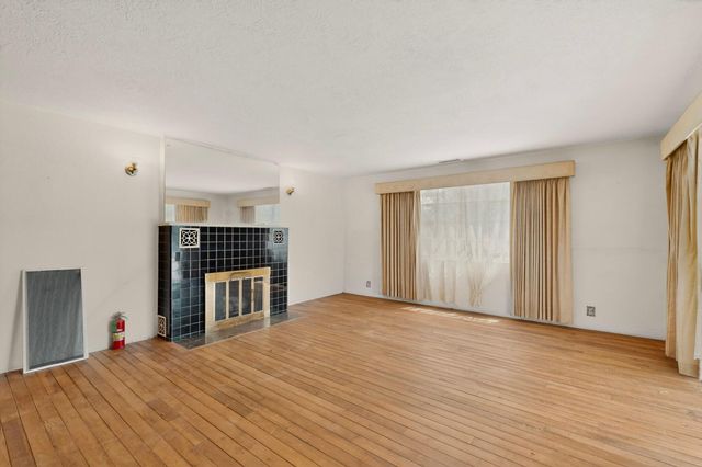 631 Vineyard Road NE, Albuquerque, NM 87113
